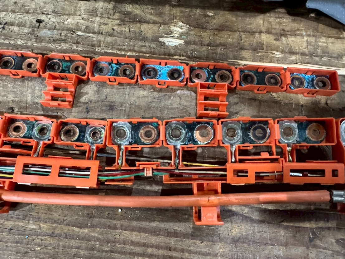 プリウスα ハイブリッドバッテリー交換!10万キロでのエラー、原因はまさかのECU電池断線 その5