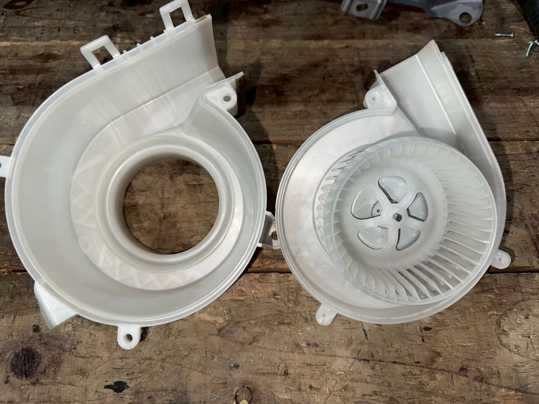 25万キロは通過点　レクサスCT200h、新品バッテリーと冷却清掃で次なるステージへ その6