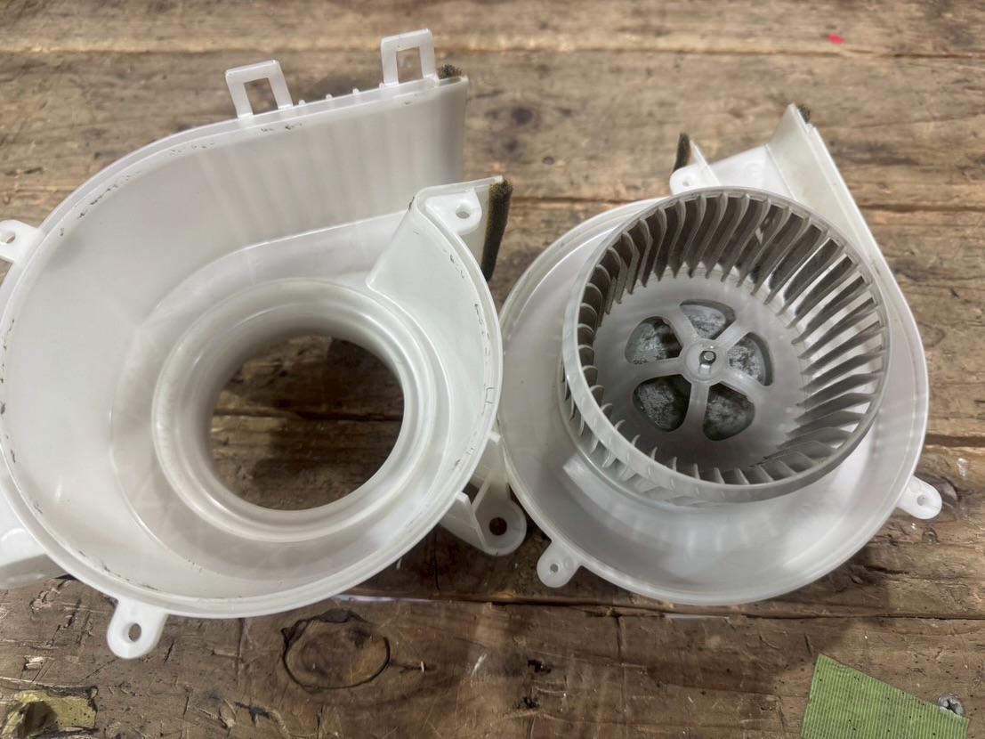 走行距離16万キロの30プリウス（ZVW30）のハイブリッドバッテリー交換事例 その7