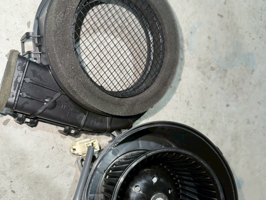 【アクア】NHP10 走行18万キロからの復活！2年保証バッテリーで次回の車検も安心 その7