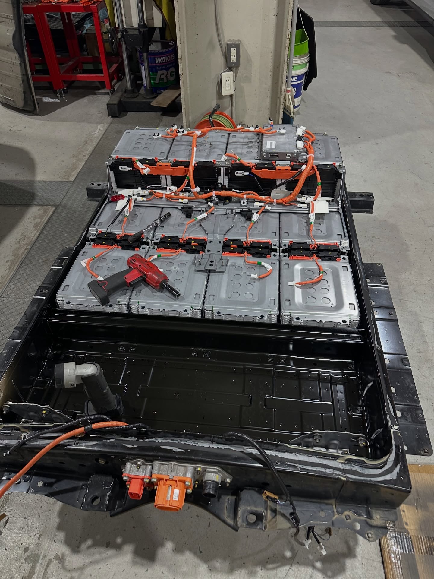 和歌山県から保険会社のレッカー搬送にてご入庫いただいた、ZE1日産 リーフ e+(62kWhモデル)の重整備レポート その4