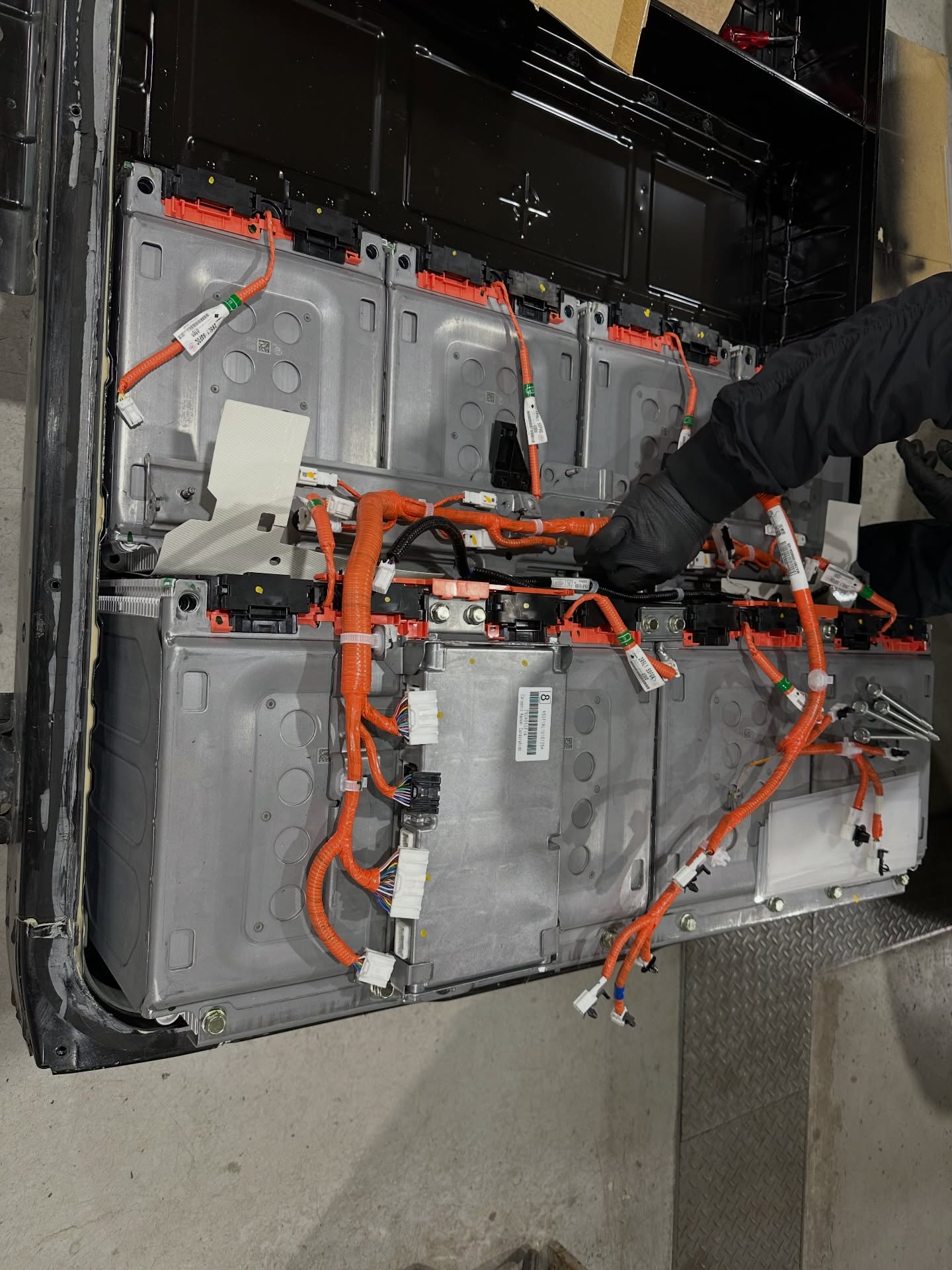 和歌山県から保険会社のレッカー搬送にてご入庫いただいた、ZE1日産 リーフ e+(62kWhモデル)の重整備レポート その6