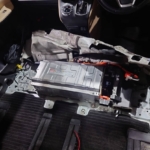 トヨタ・ノアハイブリッド（ZWR80）のハイブリッドバッテリー交換作業 その1