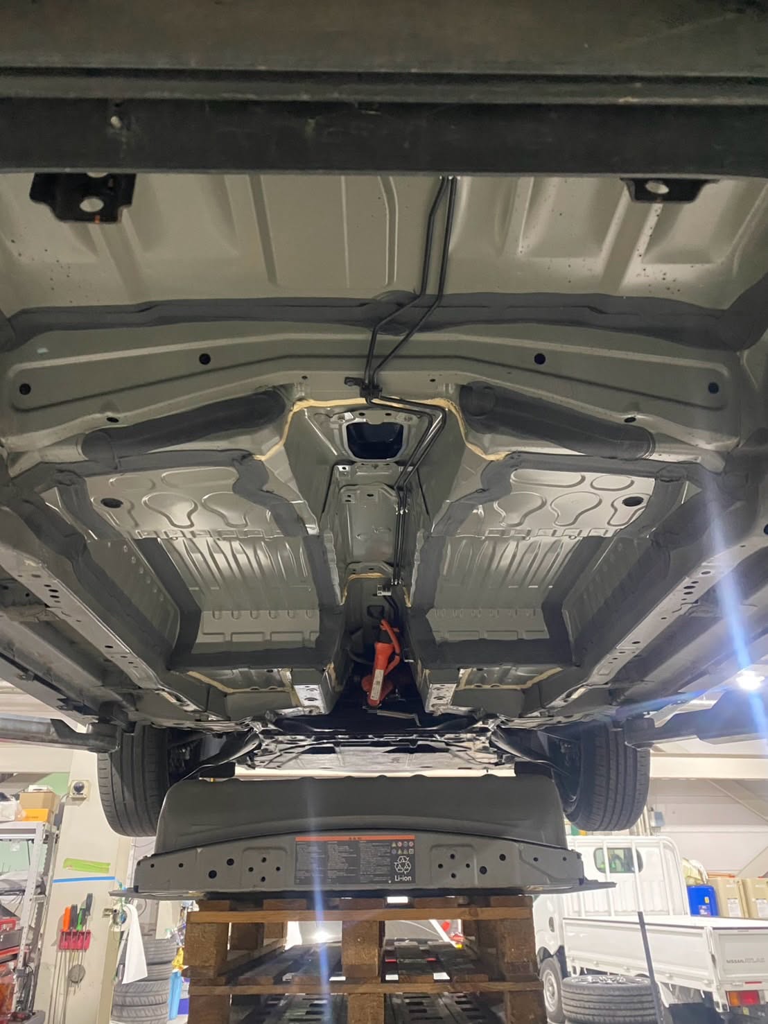自動車保険のレッカー搬送にて日産 リーフ（ZE1 / 40kWhモデル）をご入庫、「EVシステム故障 次回起動できません」のメッセージが点灯 その3